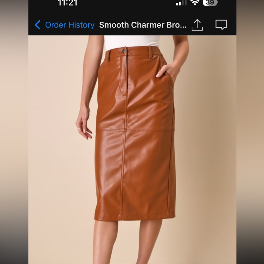 Smooth Charmer Brown Vegan Leather
High-Rise Midi Skirt Size: S